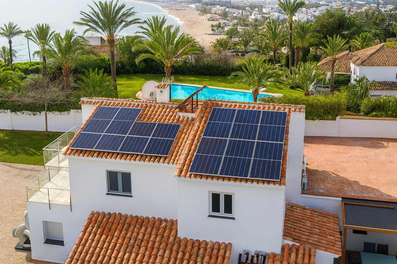 Vista instalación solar 15 kWp Villa La Cala de Mijas